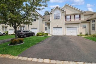 34 Cranberry Circle, Medford, NY 11763