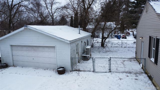 2719 Deland Road, Waterford Charter Township, MI 48329