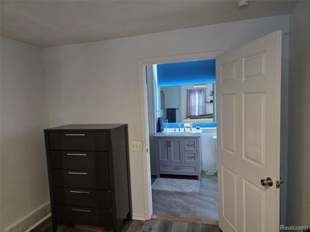 2719 Deland Road, Waterford Charter Township, MI 48329