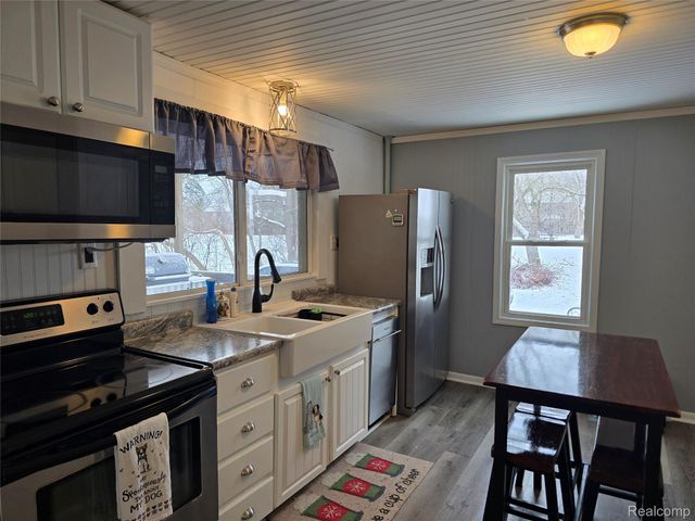 2719 Deland Road, Waterford Charter Township, MI 48329