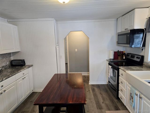 2719 Deland Road, Waterford Charter Township, MI 48329