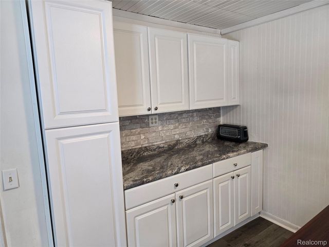 2719 Deland Road, Waterford Charter Township, MI 48329