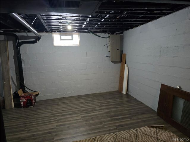 2719 Deland Road, Waterford Charter Township, MI 48329