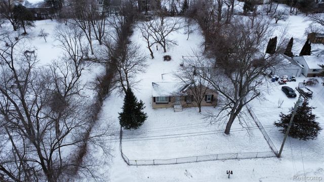 2719 Deland Road, Waterford Charter Township, MI 48329