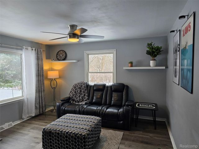 2719 Deland Road, Waterford Charter Township, MI 48329