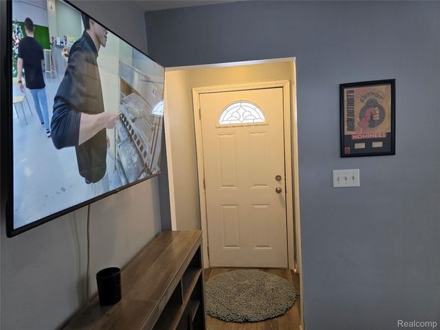 2719 Deland Road, Waterford Charter Township, MI 48329