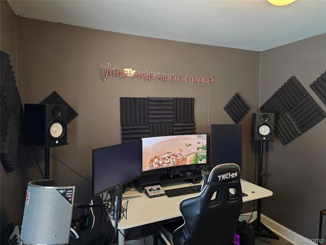 2719 Deland Road, Waterford Charter Township, MI 48329