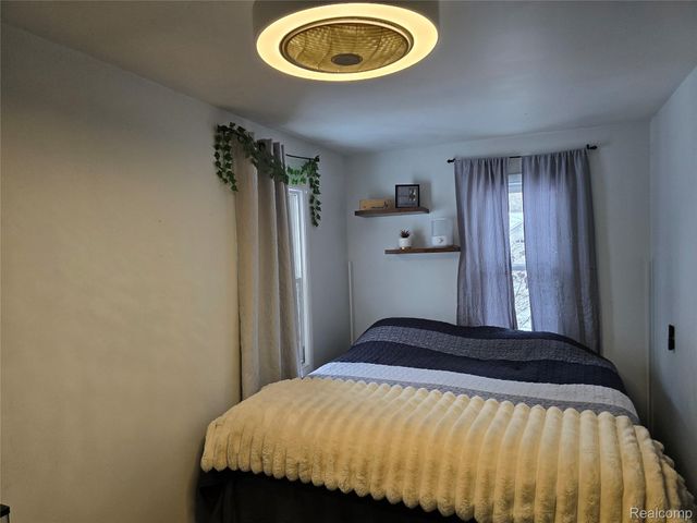 2719 Deland Road, Waterford Charter Township, MI 48329