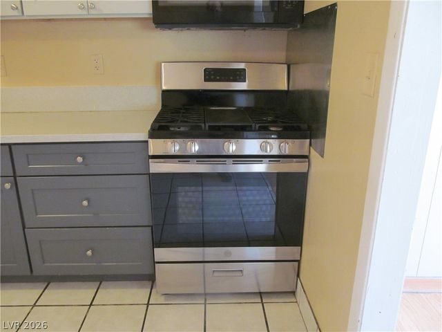 537 Longtree Avenue, Henderson, NV 89011