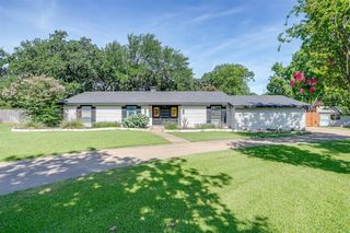 124 S Cliffside Drive, Burleson, TX 76028
