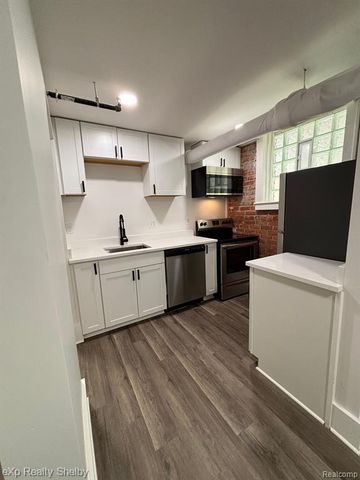 259 W 9 Mile Road Unit L2, Ferndale, MI 48220