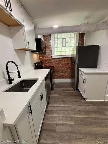 259 W 9 Mile Road Unit L2, Ferndale, MI 48220
