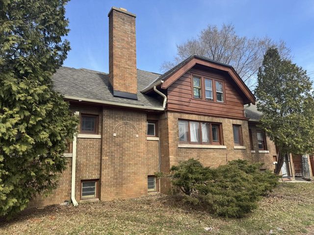 2804 N 44th STREET, Milwaukee, WI 53210