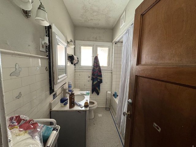 2804 N 44th STREET, Milwaukee, WI 53210