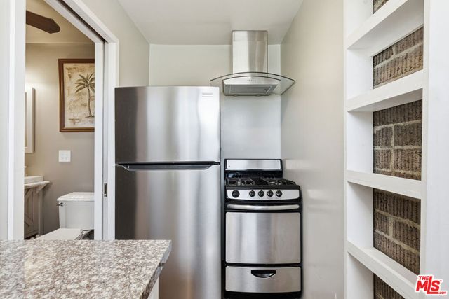 2221 N Valley Street, Burbank, CA 91505