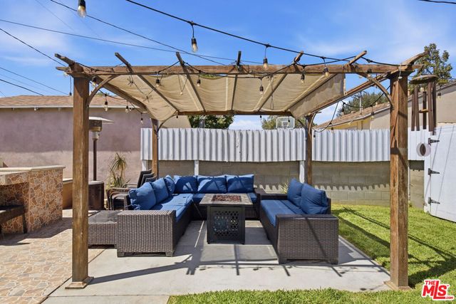 2221 N Valley Street, Burbank, CA 91505