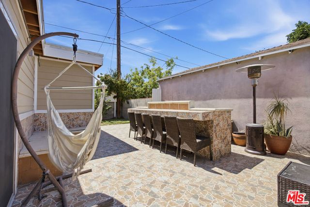 2221 N Valley Street, Burbank, CA 91505