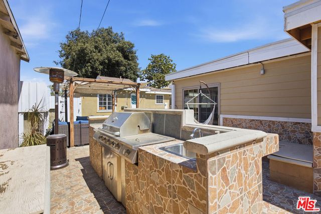 2221 N Valley Street, Burbank, CA 91505