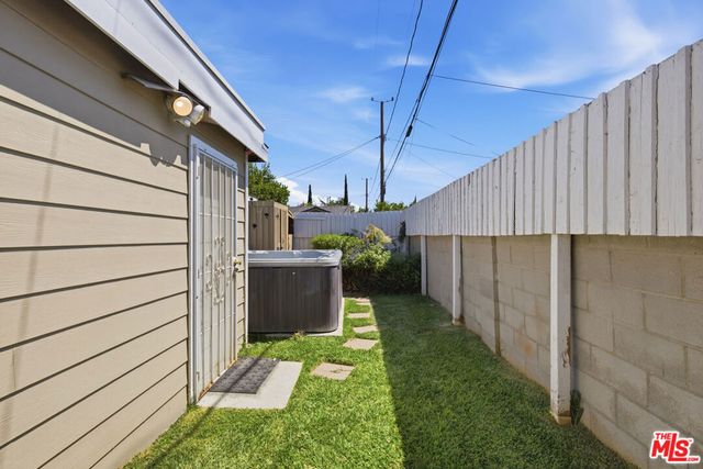 2221 N Valley Street, Burbank, CA 91505
