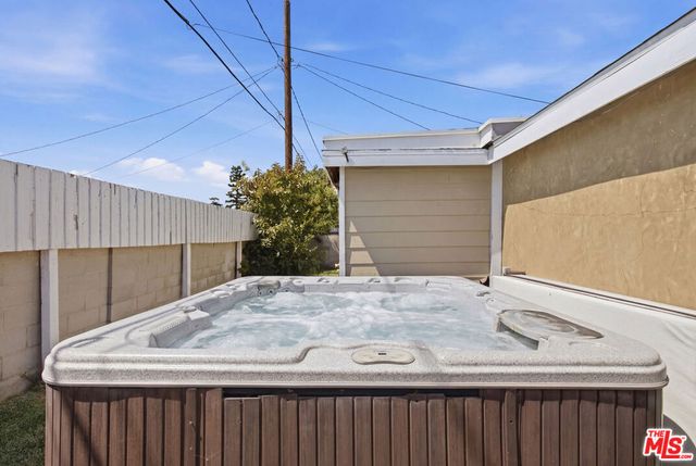 2221 N Valley Street, Burbank, CA 91505