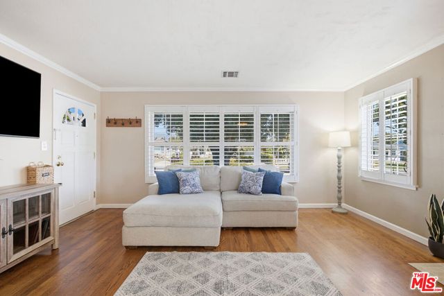 2221 N Valley Street, Burbank, CA 91505