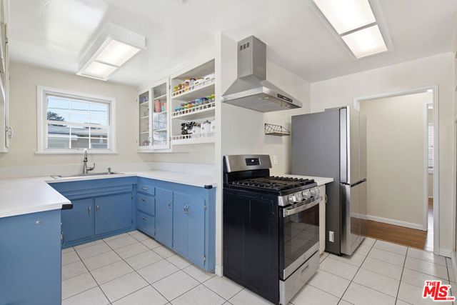 2221 N Valley Street, Burbank, CA 91505