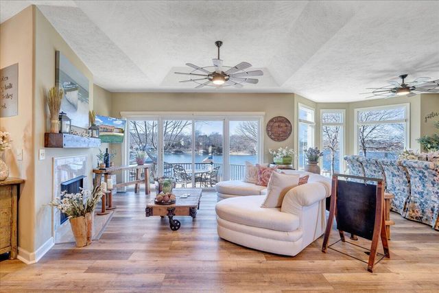 137 Ventnor AVE, Moneta, VA 24121