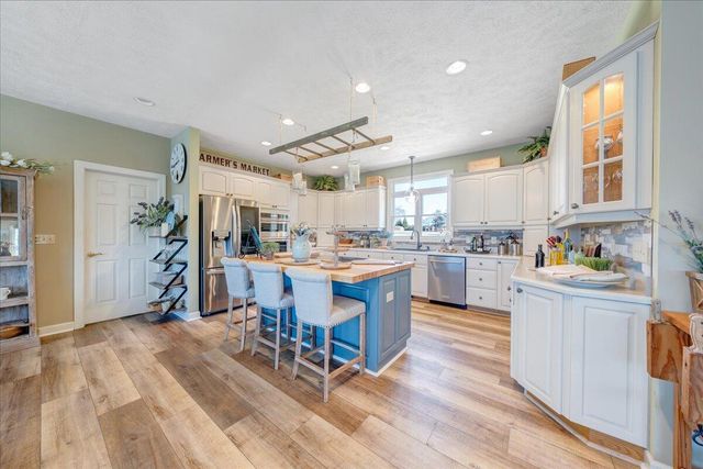 137 Ventnor AVE, Moneta, VA 24121