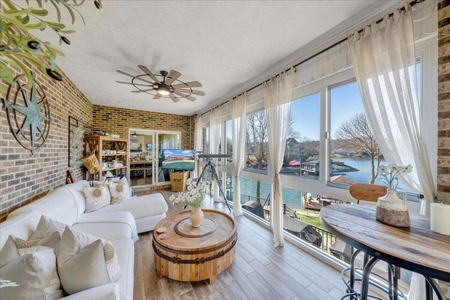 137 Ventnor AVE, Moneta, VA 24121