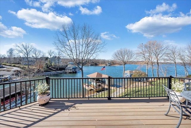 137 Ventnor AVE, Moneta, VA 24121