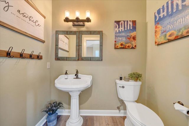 137 Ventnor AVE, Moneta, VA 24121