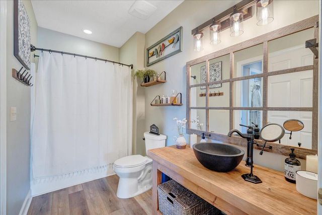 137 Ventnor AVE, Moneta, VA 24121