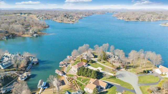 137 Ventnor AVE, Moneta, VA 24121