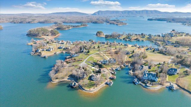 137 Ventnor AVE, Moneta, VA 24121