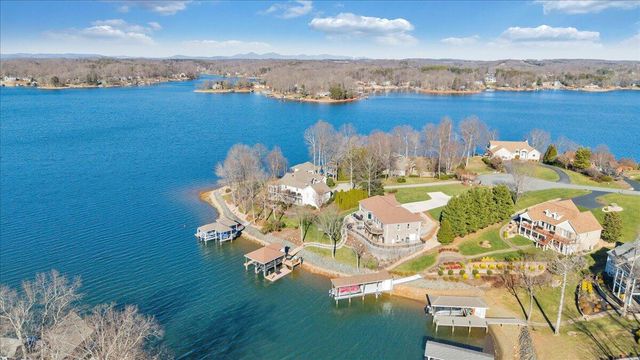 137 Ventnor AVE, Moneta, VA 24121