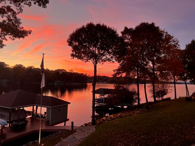 137 Ventnor AVE, Moneta, VA 24121