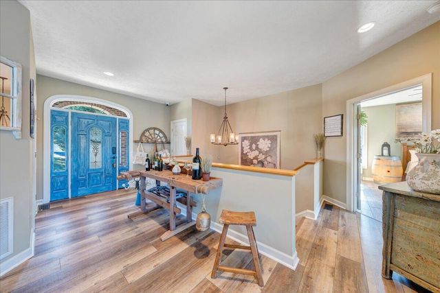 137 Ventnor AVE, Moneta, VA 24121