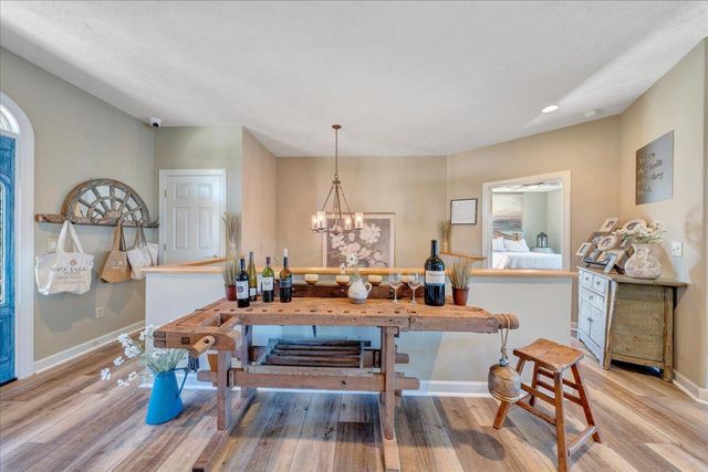 137 Ventnor AVE, Moneta, VA 24121