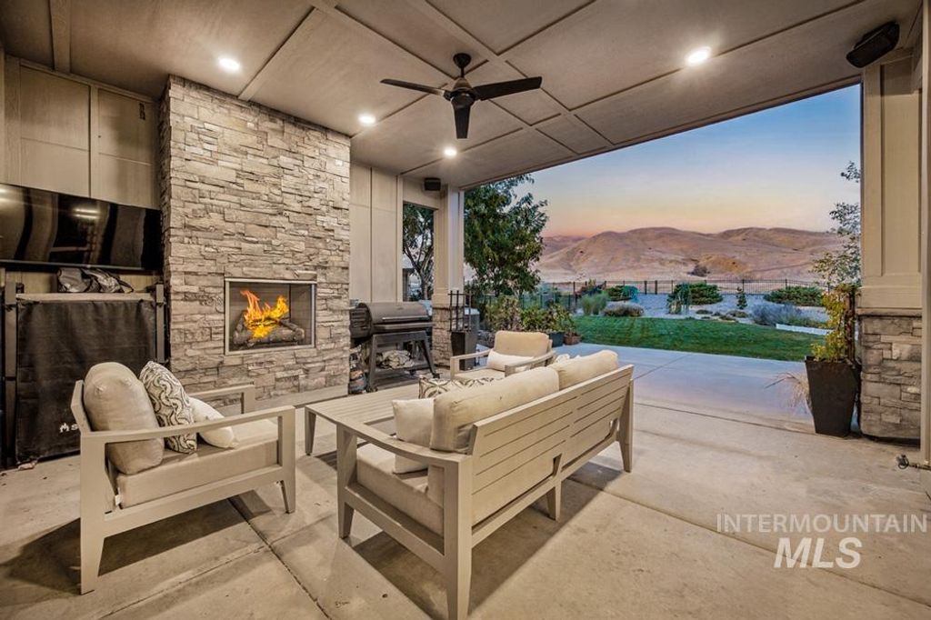 2424 S Trapper Pl, Boise, ID 83716 photo 2