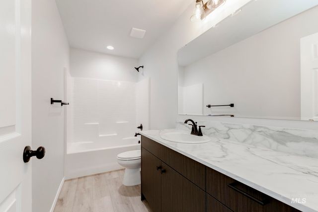5004 Blue Silver St, Caldwell, ID 83605