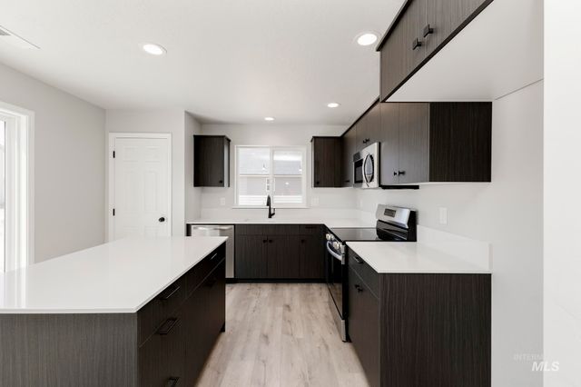 5004 Blue Silver St, Caldwell, ID 83605