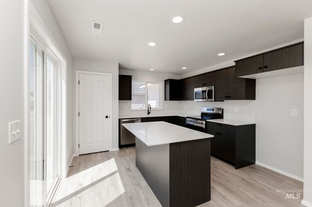 5004 Blue Silver St, Caldwell, ID 83605