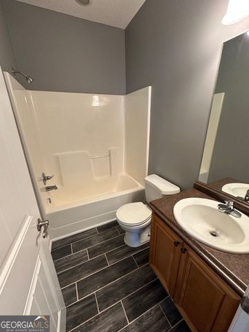 1212 E Barnard Street, Glennville, GA 30427