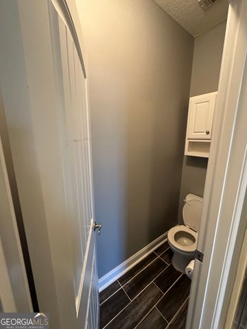 1212 E Barnard Street, Glennville, GA 30427