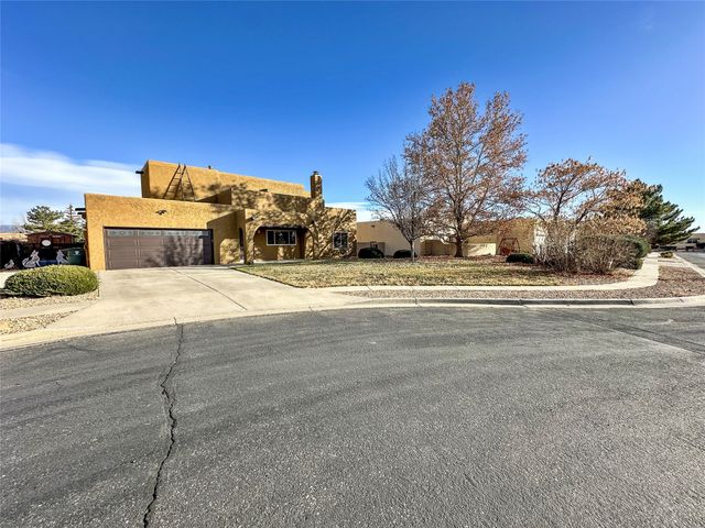 4208 Coyote Lane, Santa Fe, NM 87507