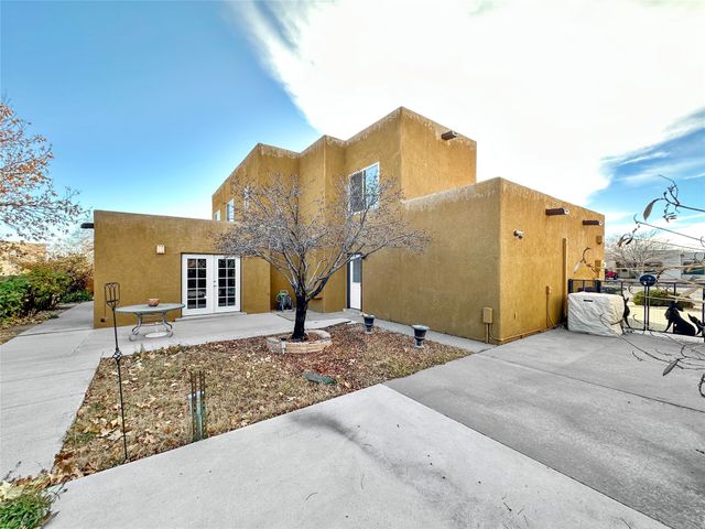 4208 Coyote Lane, Santa Fe, NM 87507