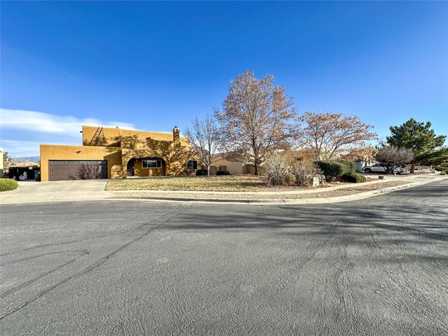4208 Coyote Lane, Santa Fe, NM 87507