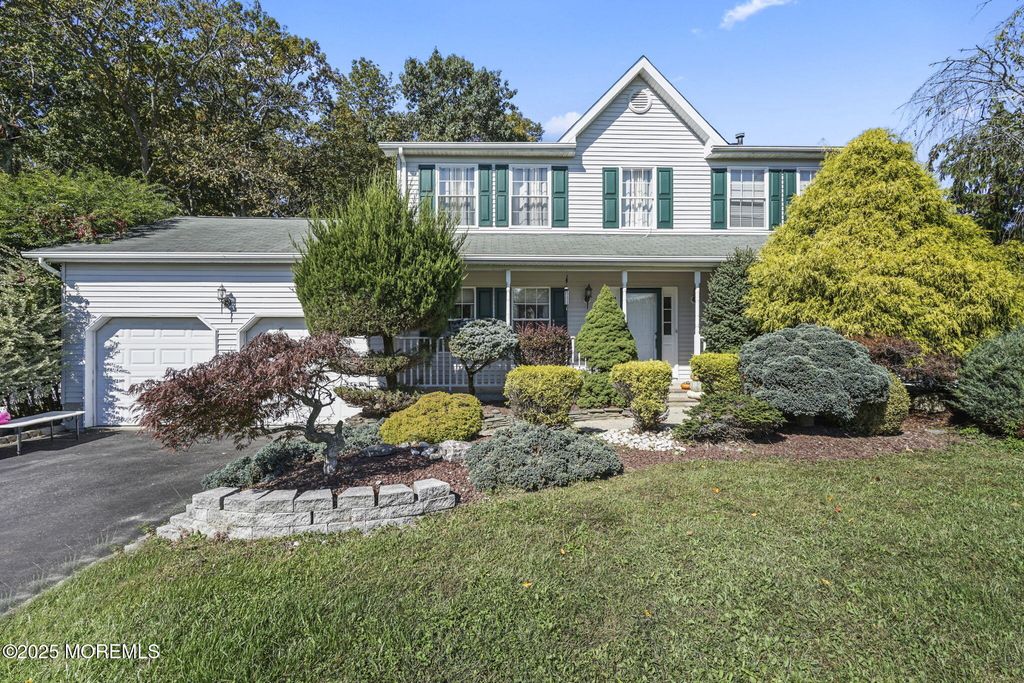 6 Huckleberry Lane, New Egypt, NJ 08533
