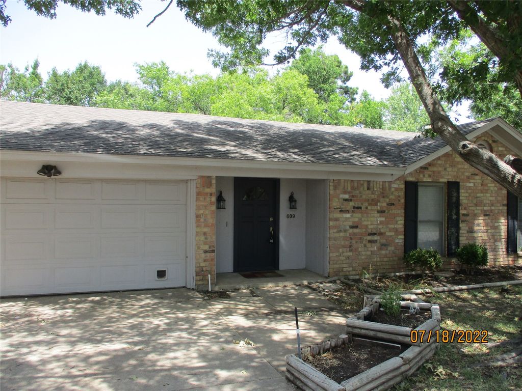 609 Spring Garden Drive, Bedford, TX 76021