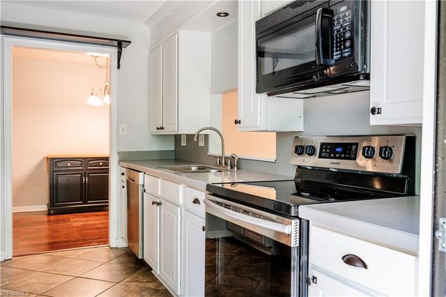 2935 Oaktop Circle, Greensboro, NC 27410